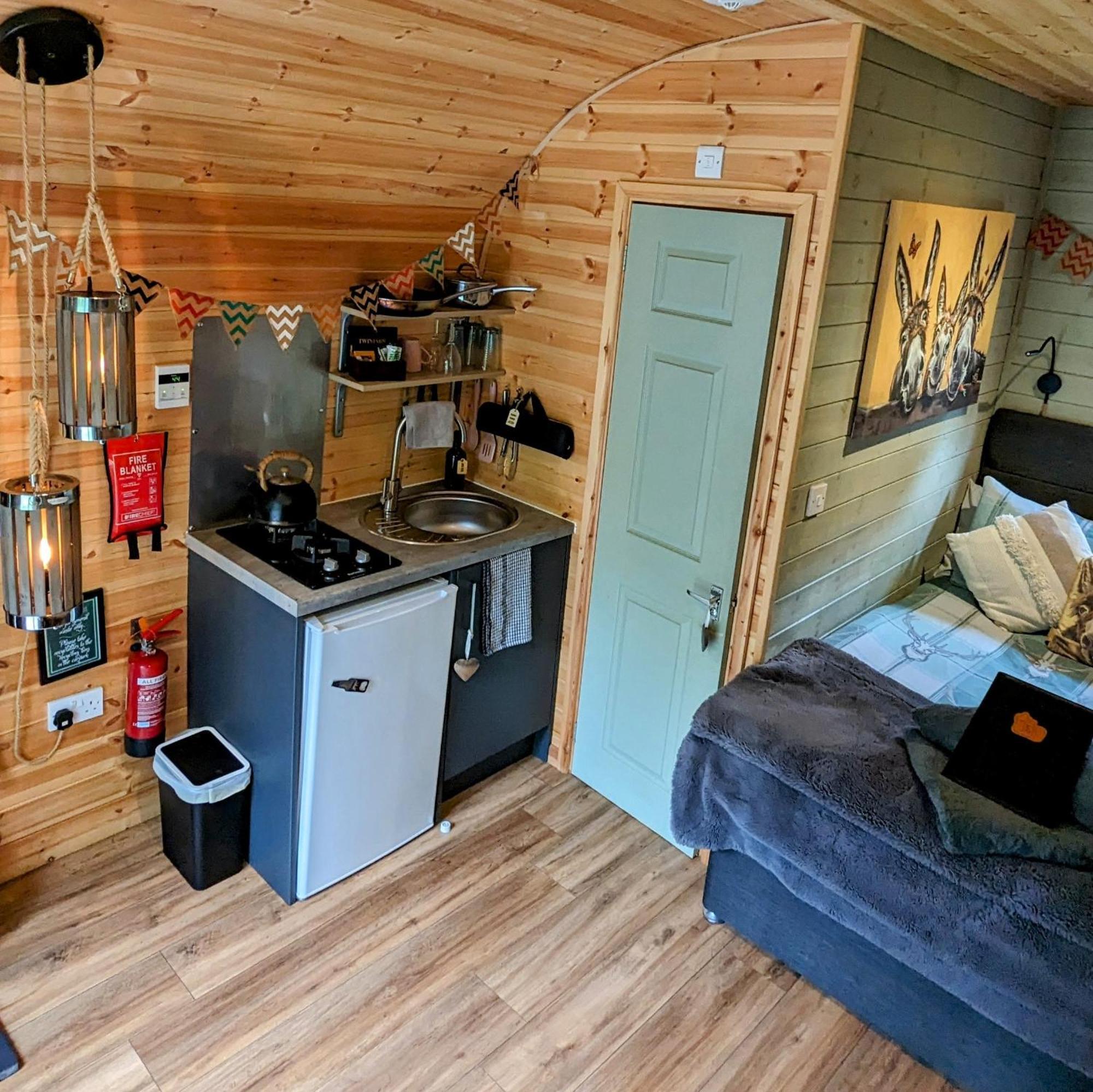 Emlyn'S Coppice - Luxury Woodland Glamping Villa Holywell  Ngoại thất bức ảnh
